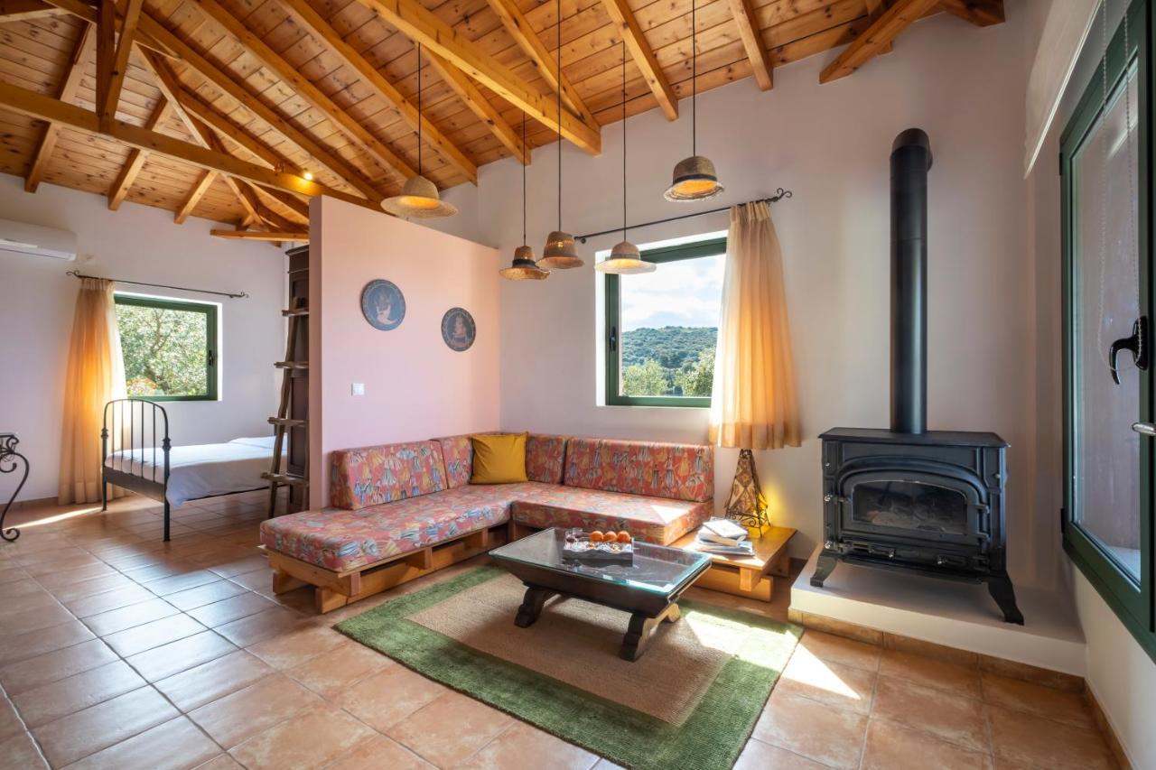 Chamaloni Cottages 피니코운타 외부 사진